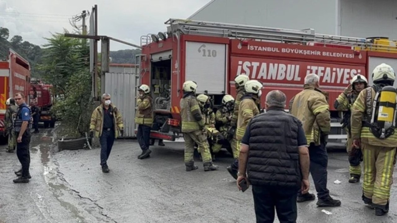 Kimyasal maddelerin tepkimeye girdiği belirtilen fabrika tahliye edildi