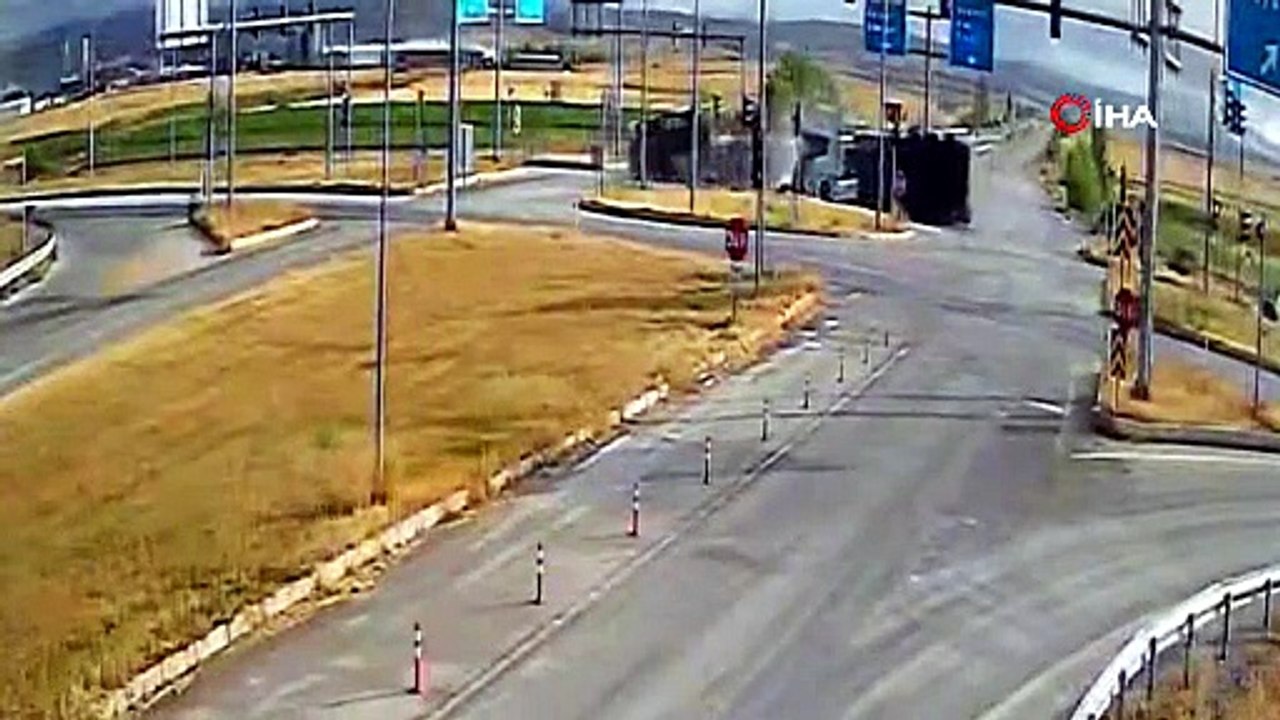 Çorum’da tır ile tankerin çarpıştı:2 yaralı
