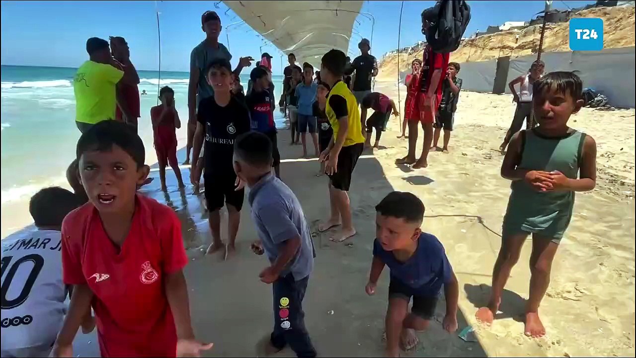 Savaş ve yıkımın ortasında Gazzeli çocuklara yüzme dersleriyle umut oldu: Bombardıman seslerini dinlemek yerine yaşadığımı hissettiriyor!