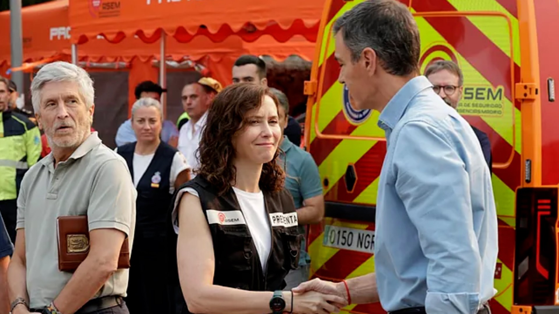 El Gobierno establece un mando único ante la previsión de que los incendios de Madrid y Ávila confluyan en uno solo: "La situación sigue siendo compleja"