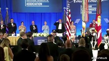 Trump alla cena dei corrispondenti scherza su un altro mandato