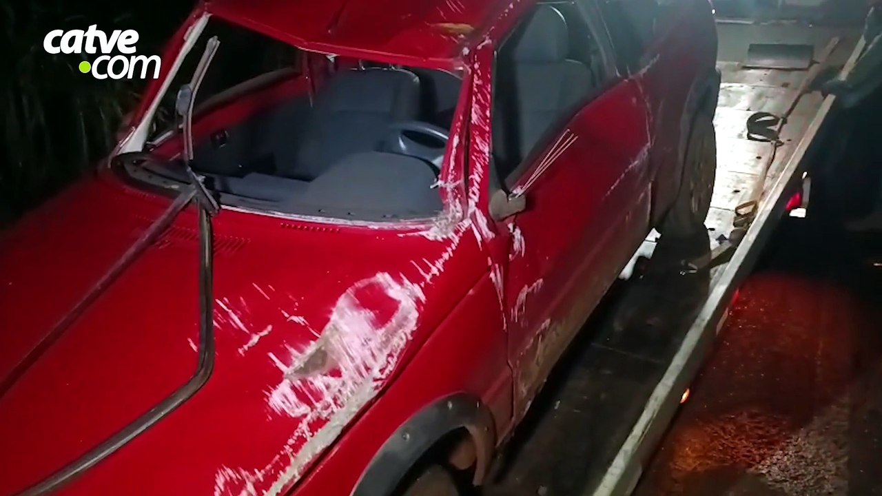Carro capota em curva na estrada para Vila Nova e motorista sofre ferimento grave na cabeça