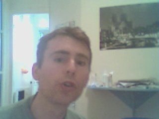 Wiwi égratigne "Un sourire en chantant"