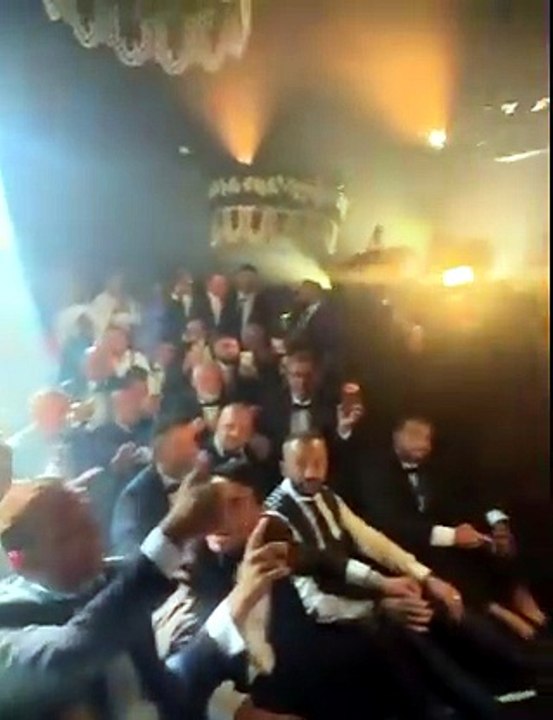 la Viking row al matrimonio di Donnarumma
