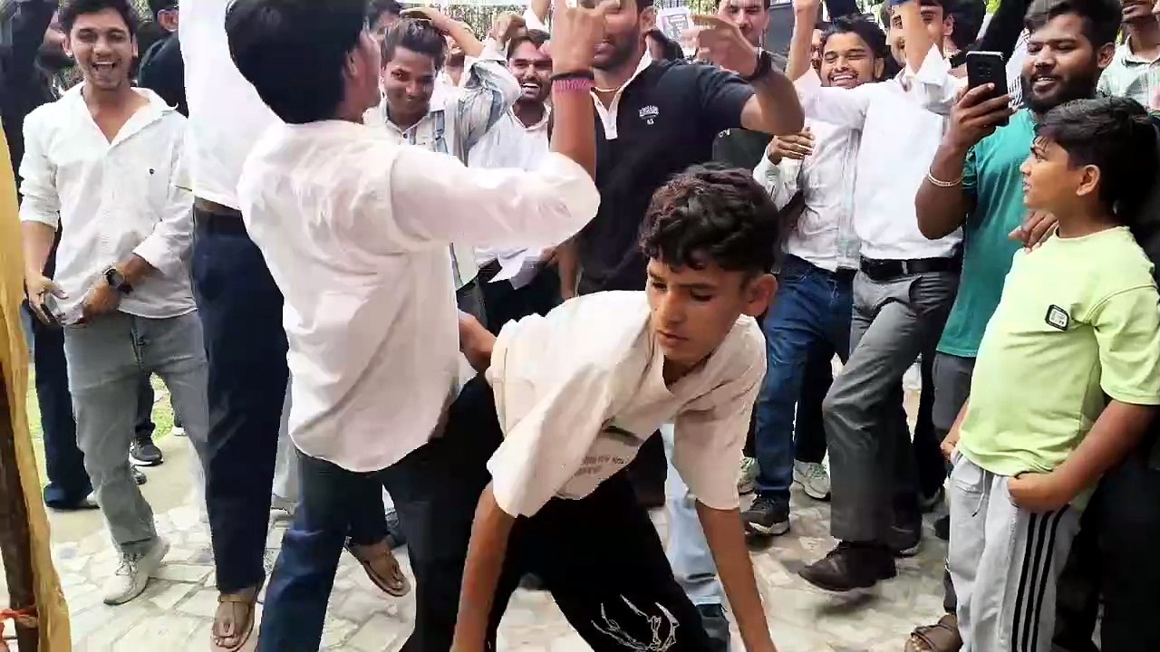 धर्मेंद्र प्रधान के इस्तीफे की खबर मिलते ही जयपुर में छात्रों ने जताई खुशी