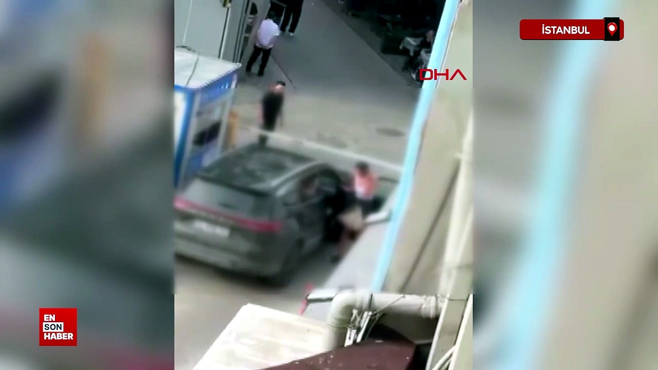 İstanbul Kadiköy'de kadınlar saç saça kavga etti