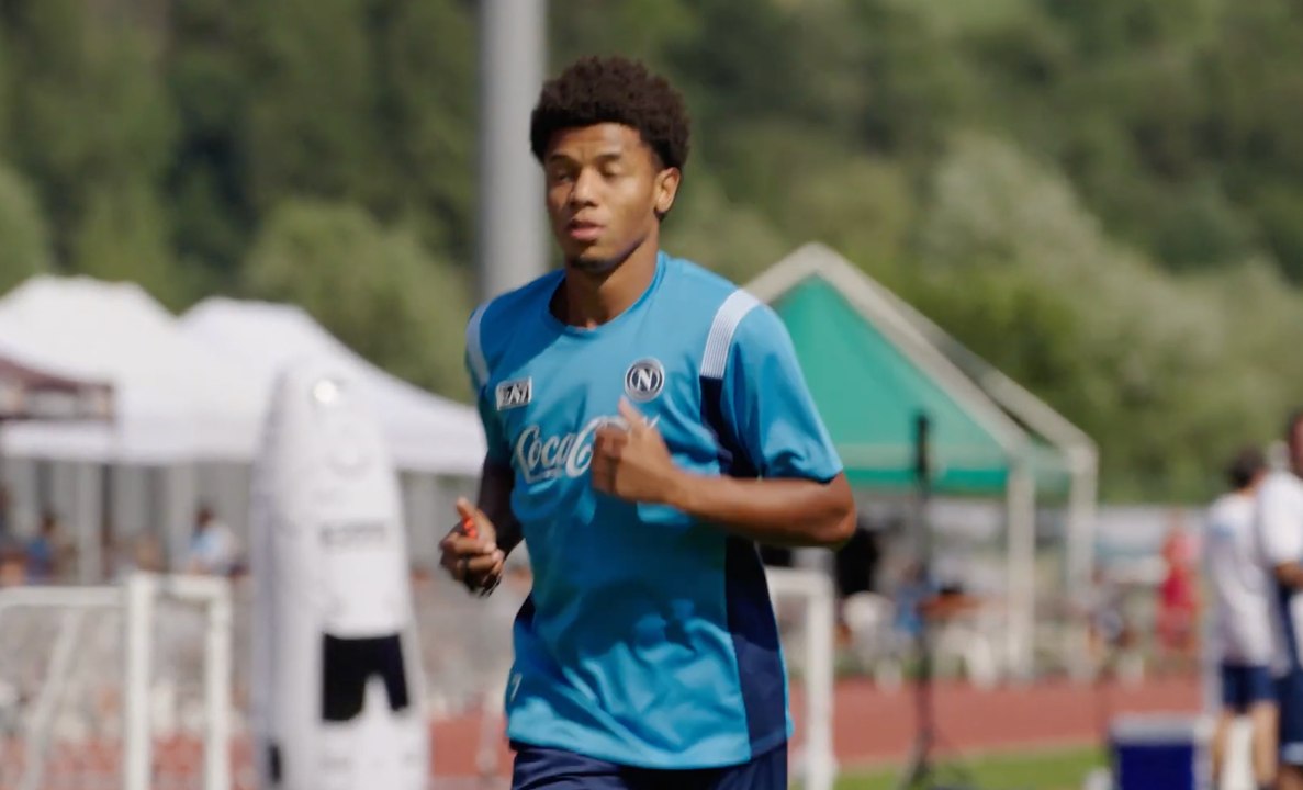 Napoli, Neres torna a correre a Dimaro