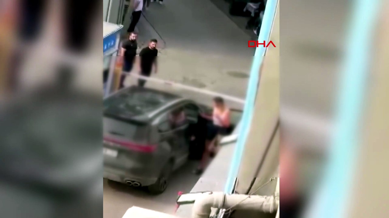 Kadıköy’de tansiyon yükseldi! İki kadının saç saça kavgası kameraya yansıdı