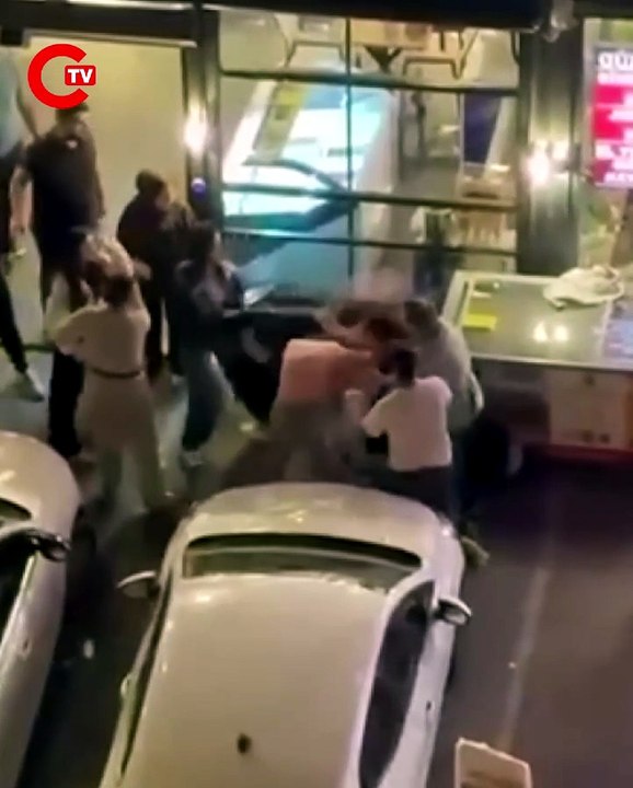 Beylikdüzü’nde 4 kadının saç saça kavgası kamerada