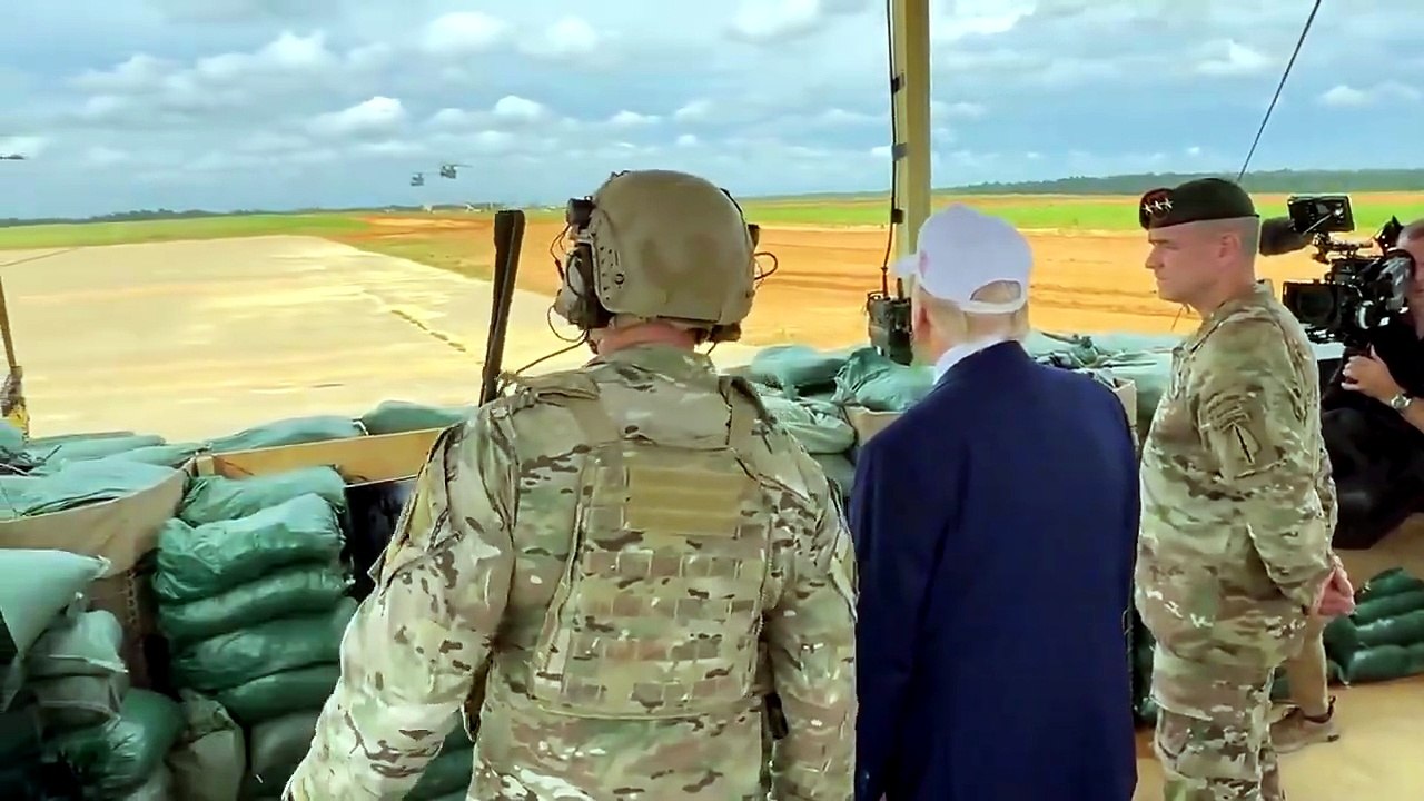 Visita oficial, Donald Trump acompanhou uma operação de treinamento militar em Fort Bragg