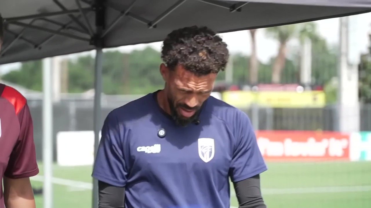 WORLD CUP VIRAL STAR VOZINHA SIGNS with COLO-COLO