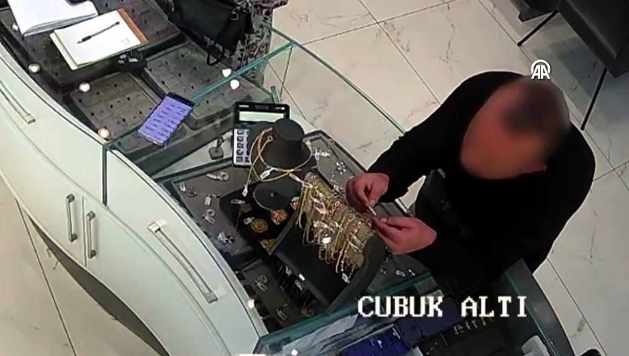 Amasya'da kuyumcudan el çabukluğuyla yapılan hırsızlık kamerada
