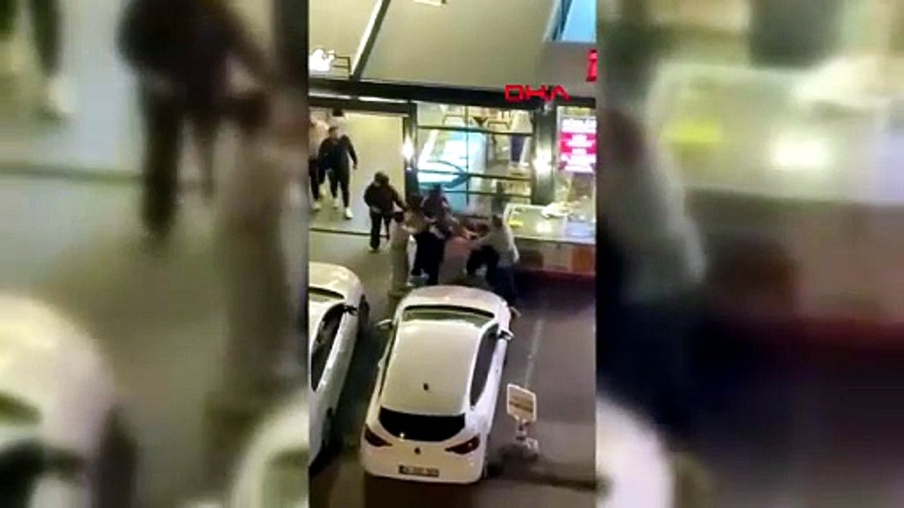 İstanbul'da kadınların saç saça kavgası kamerada