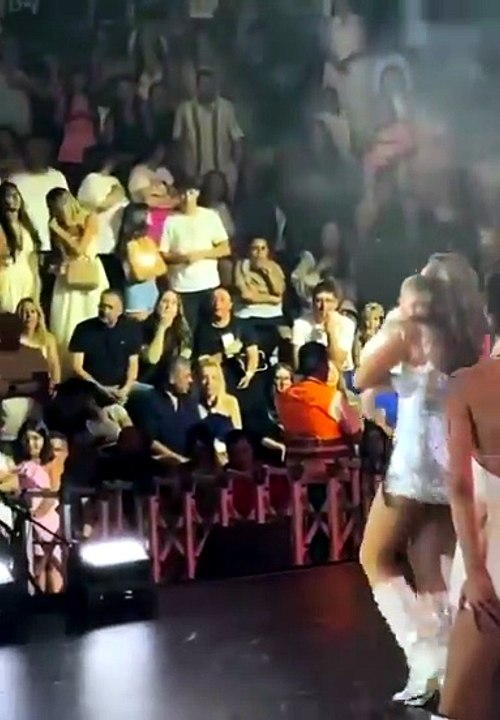 Hadise'den konserinde minik hayranına 200 bin TL'lik dudak uçuklatan jest!