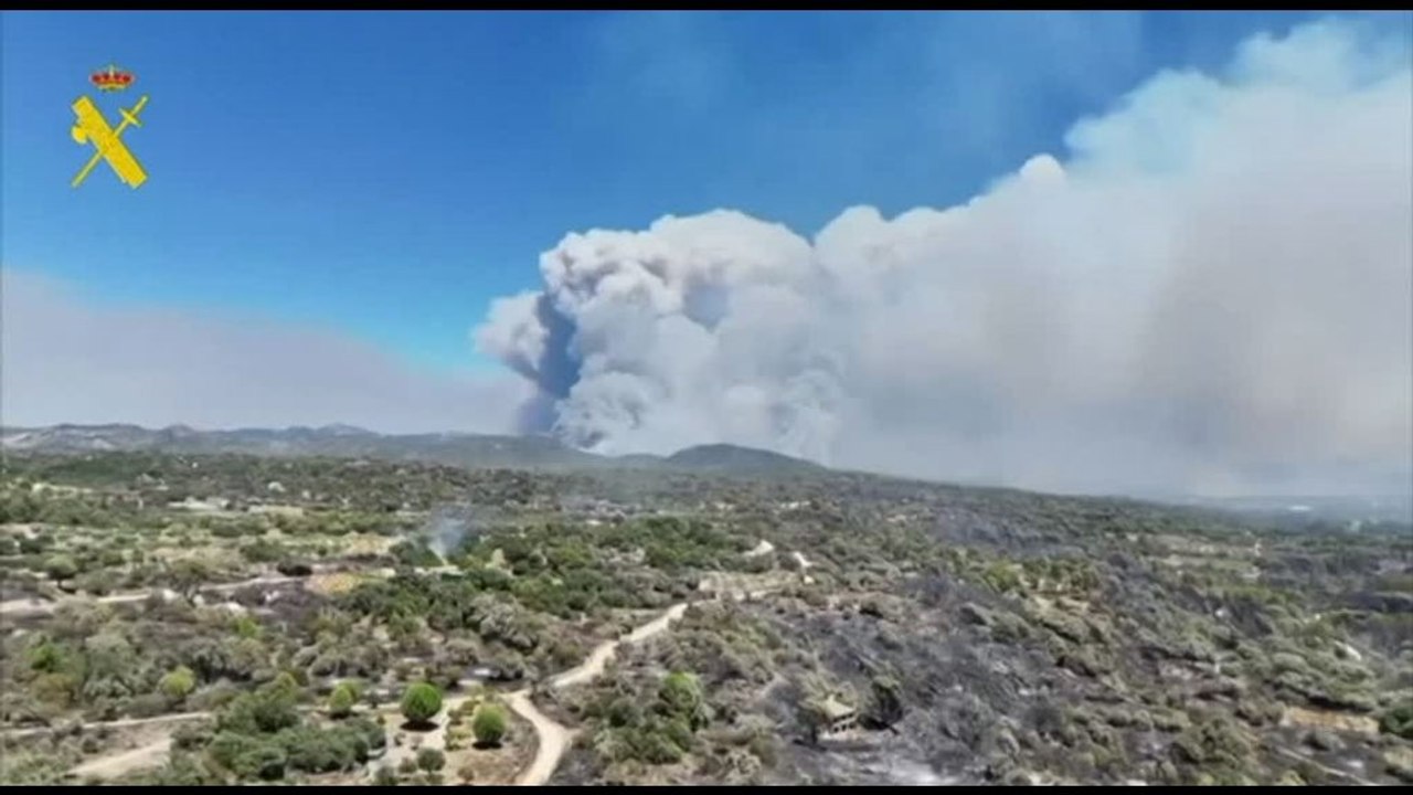 Spagna, immagini aeree degli incendi nelle regioni di Madrid e Avila