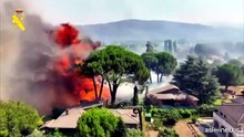 Spagna, immagini aeree degli incendi nelle regioni di Madrid e Avila