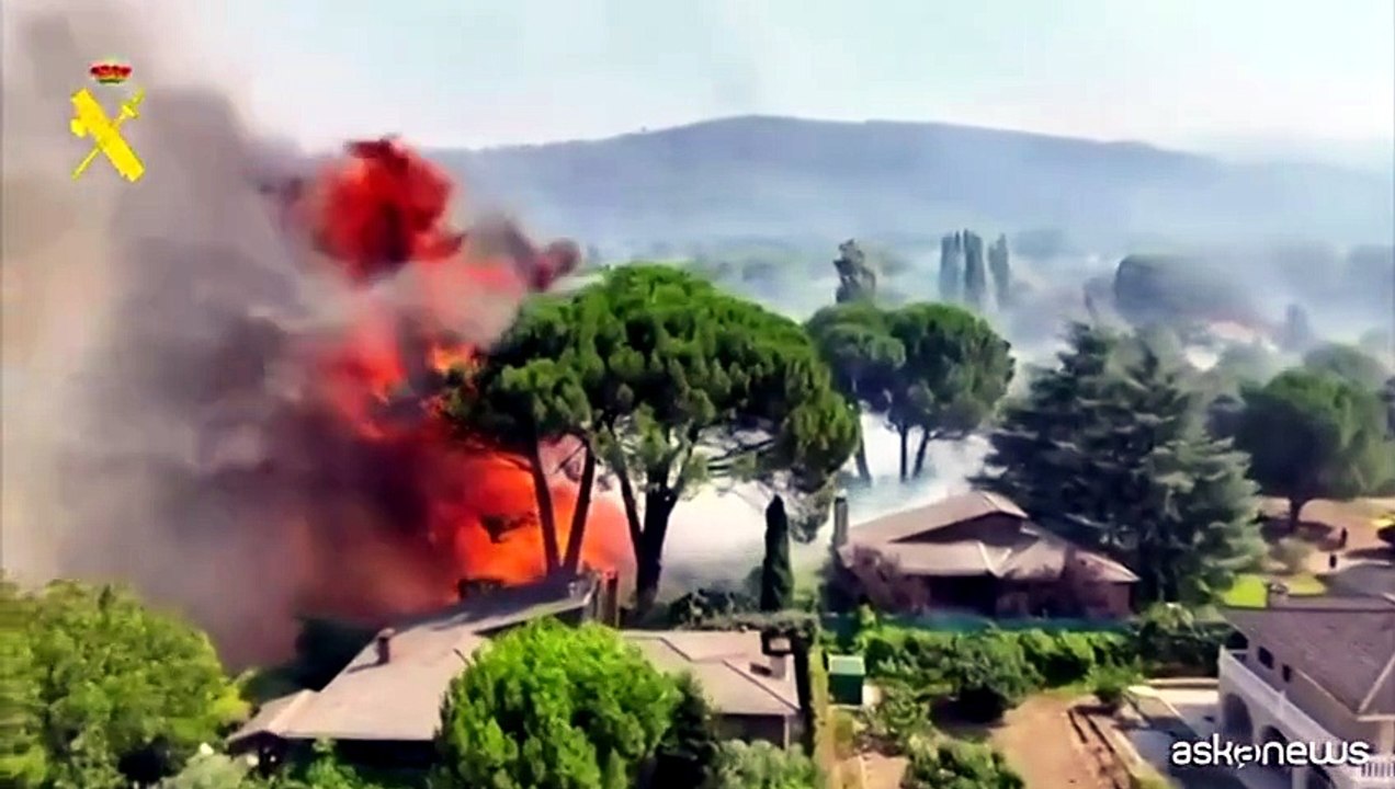 Spagna, immagini aeree degli incendi nelle regioni di Madrid e Avila