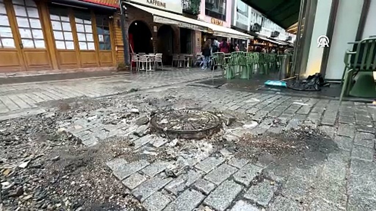 İstanbul\'daki meşhur sokağı su bastı