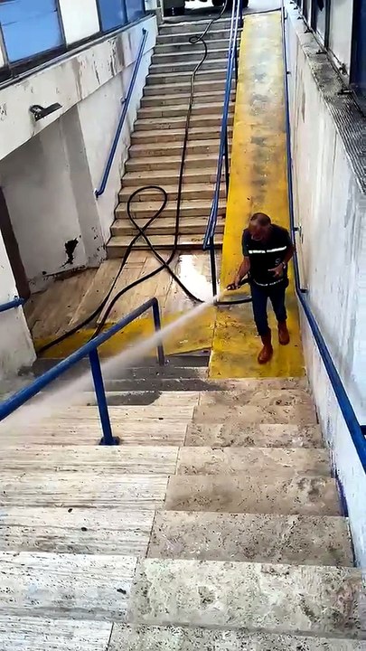 Gölcük Belediyesi alt geçidi temizledi