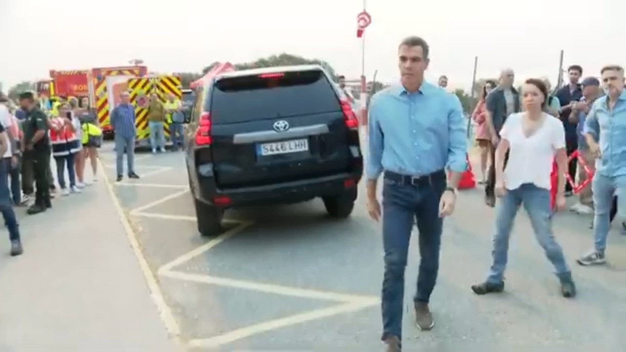 El tenso saludo entre Pedro Sánchez y Ayuso en la visita del Presidente