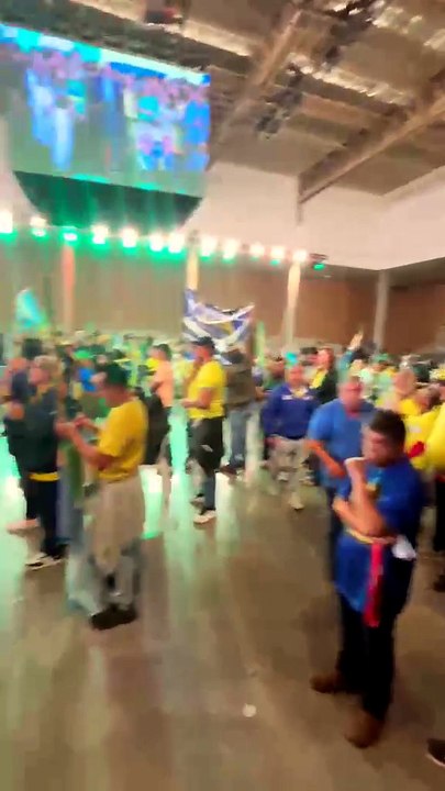CONVENÇÃO DO PL: Esvaziamento parcial marca momento do discurso de Flávio Bolsonaro; veja