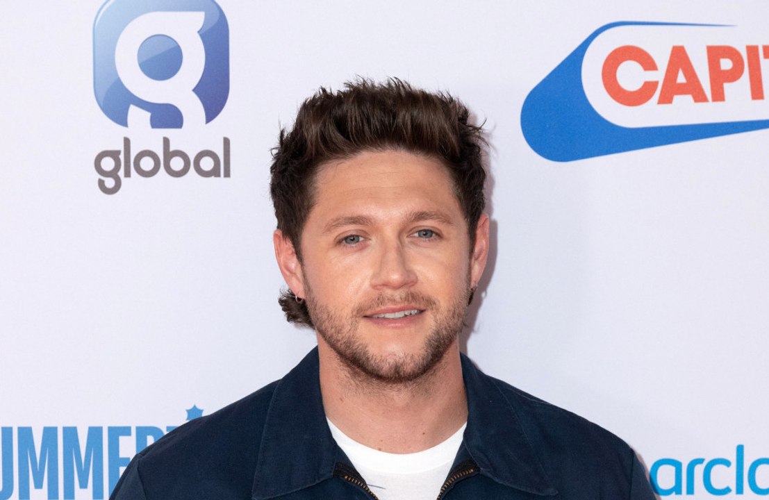 Niall Horan surprised Ella Bright with Off Campus duet