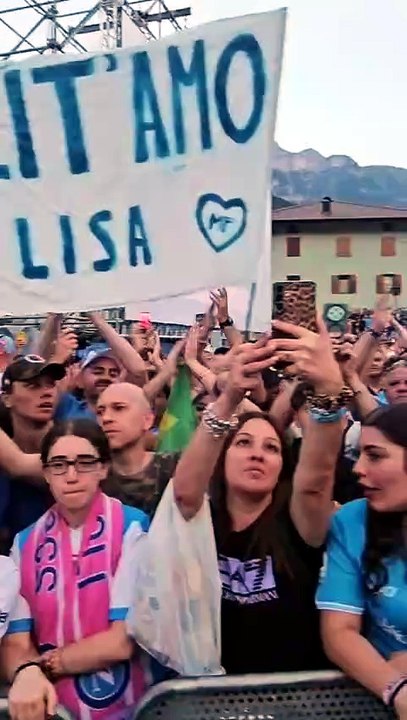 A A Dimaro i tifosi del Napoli sono scatenati:...