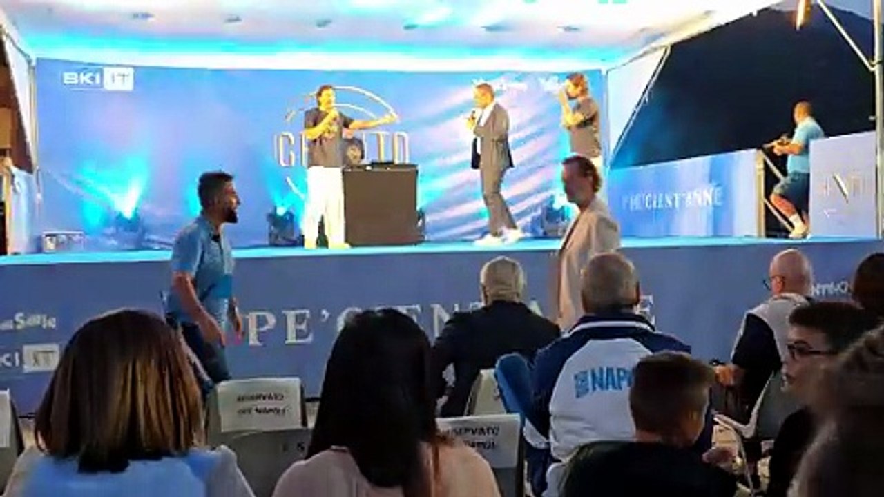 "C'è solo un presidente!" L'arrivo di De Laurentiis alla presentazione - VIDEO