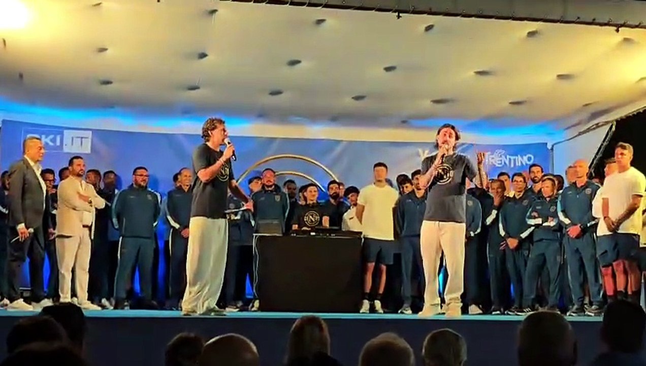 Presentazione Napoli 2026/2027, la reazione di Allegri al coro dei tifosi - VIDEO