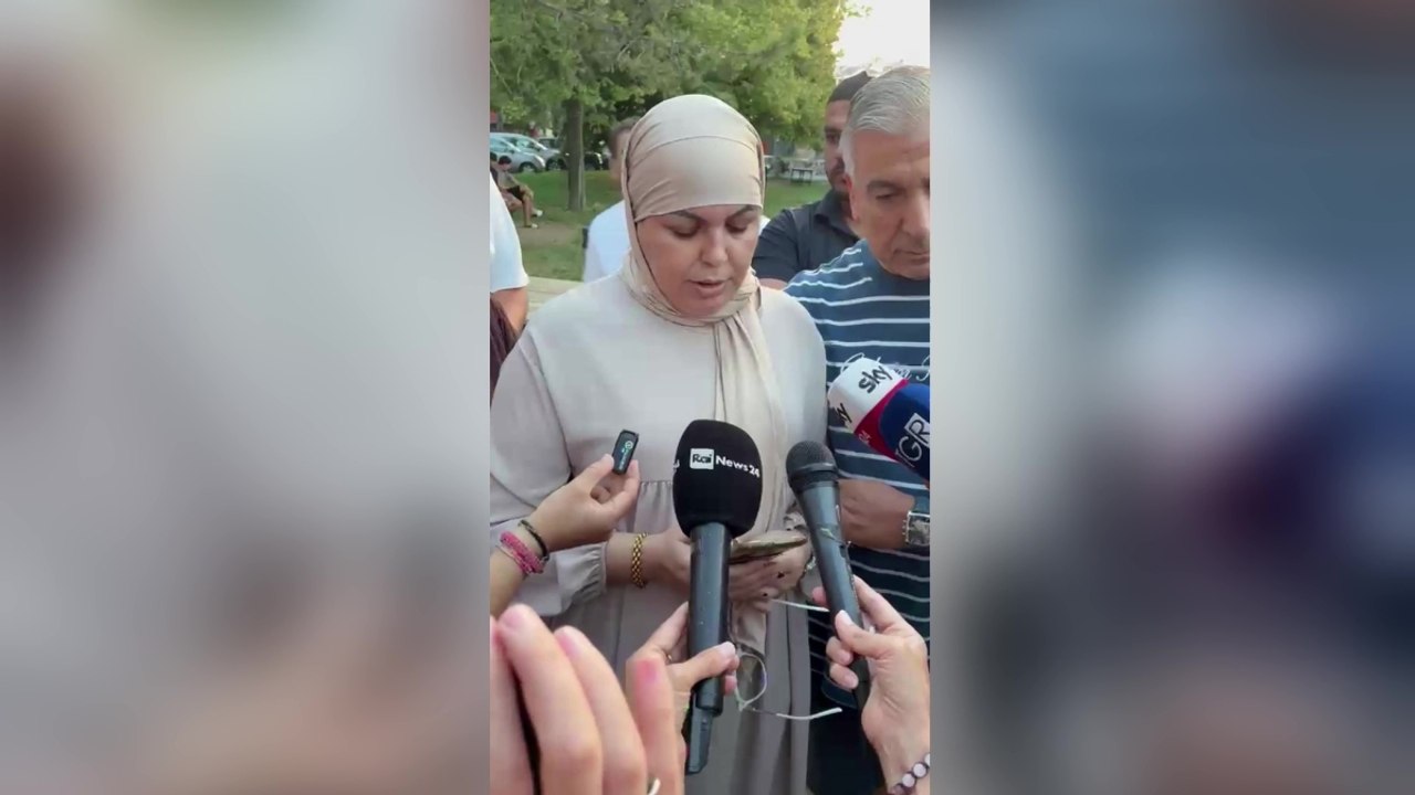 Bologna, il video della sorella di Fakir alla veglia al Pilastro: «Non vogliamo vendetta ma solo giustizia»