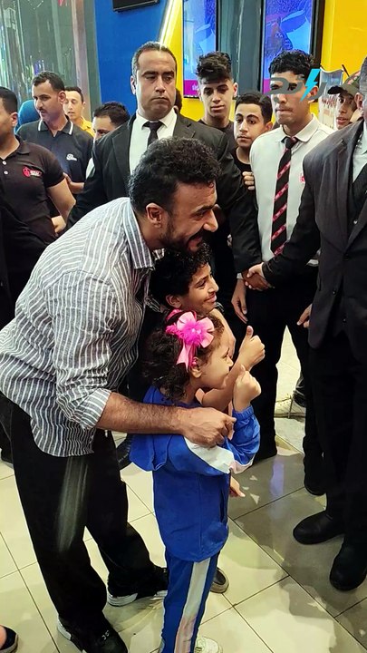اتصور مع كل الناس❤️ إلتفاف جمهور طنطا أول م شافوا الفنان أحمد العوضي
