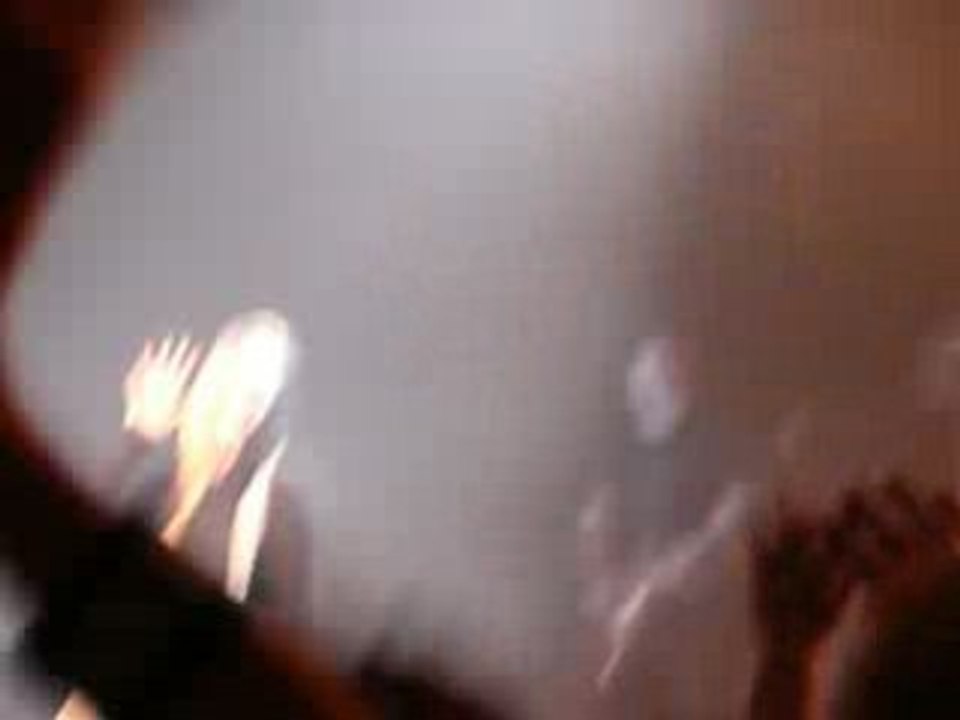 Forest National - 21.06.08 - Avril Lavigne - Avril s'amuse