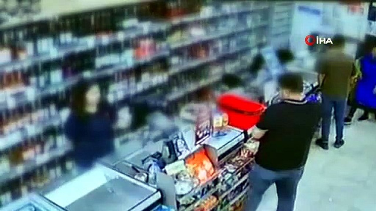 Muğla'da kontrolden çıkan otomobil markete daldı, vatandaşlar ölümden döndü