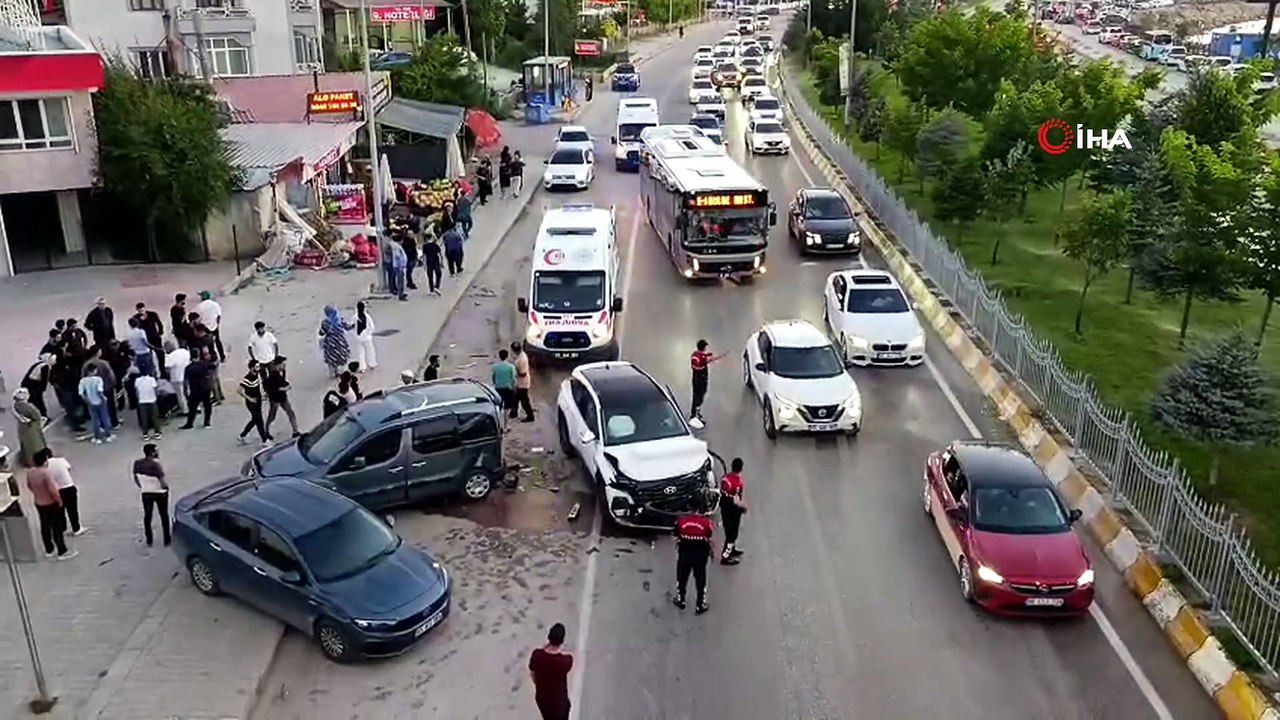 Van'da zincirleme trafik kazası