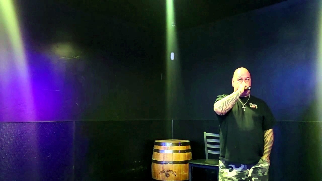 FIVE FINGER DEATH PUNCH - GOLD GUTTER (PERFORMED LIVE AT THE WESTERNER)