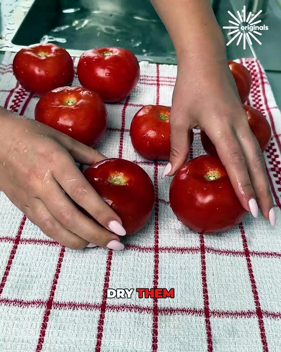 Game changer tomato hack for soup season🍅