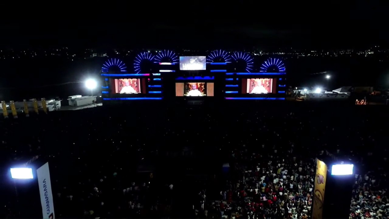 Reação do público do Festival Halleluya ao vídeo do papa Leão XIV