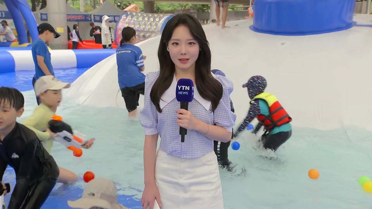 [날씨] 찜통더위 속 도심 물놀이장 '북적'...장마는 사실상 종료 / YTN