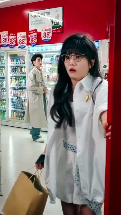 Newcomer actress falling love with her french professor