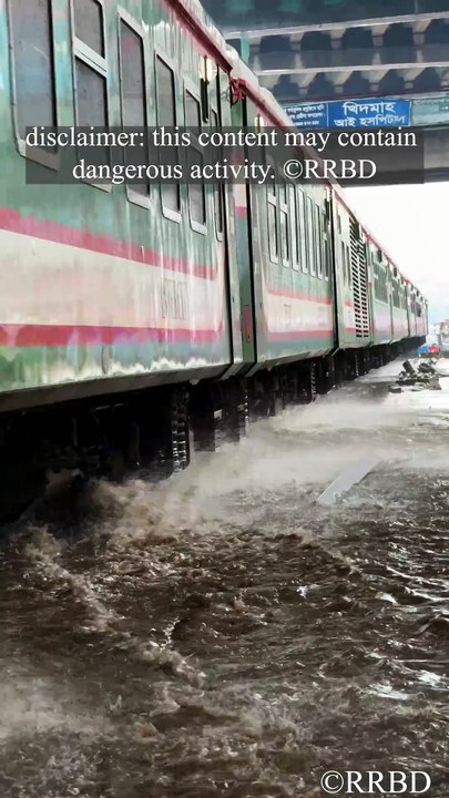 Crossing flooded tracks🌊🚂