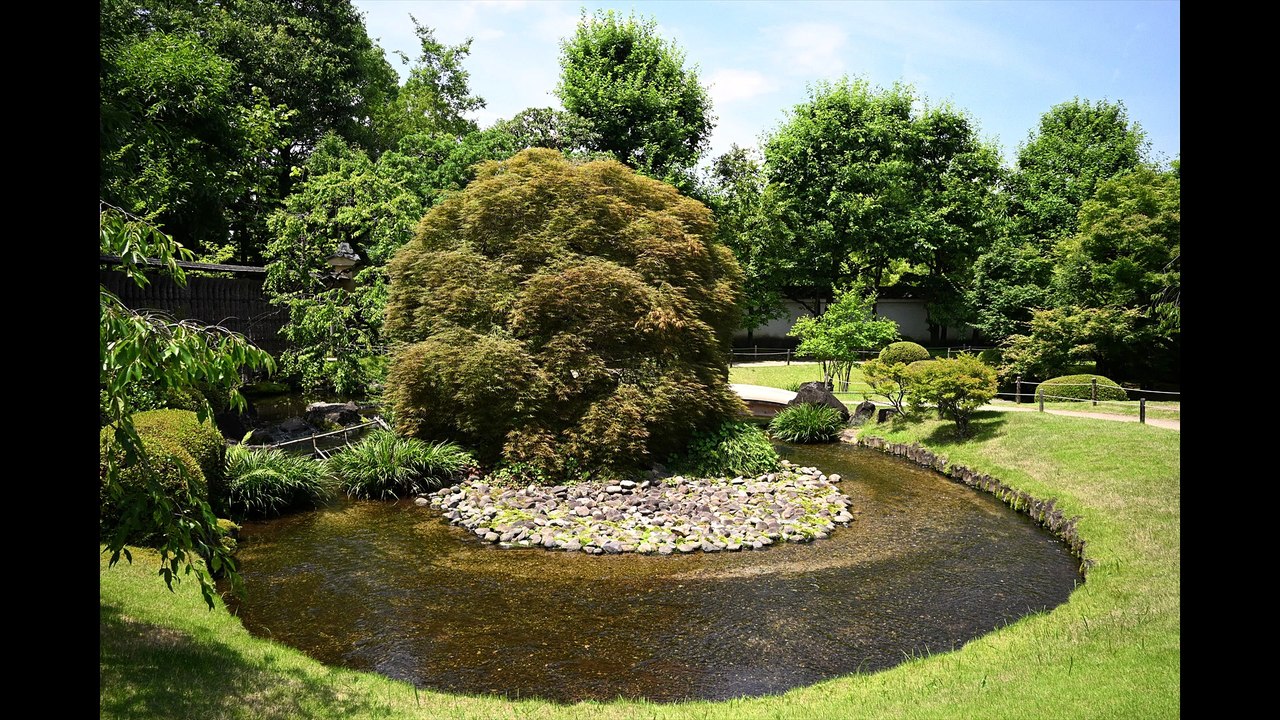 Koko-en: A collection of gardens featuring various styles, located next to Himeji Castle