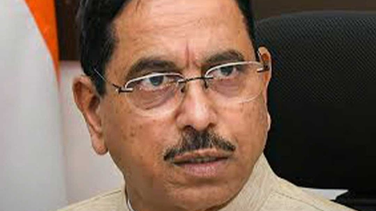 धर्मेंद्र प्रधान के बाद नए शिक्षा मंत्री प्रह्लाद जोशी के बारे में आप कितना जानते हैं?