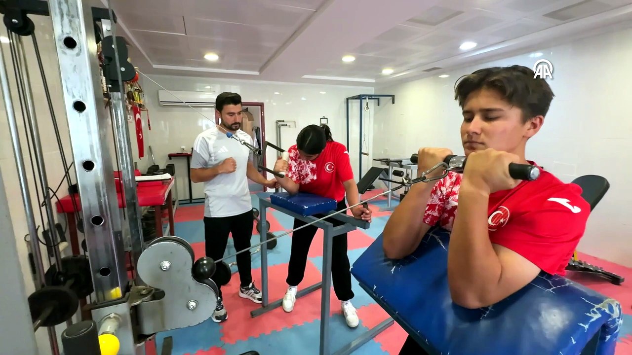 Bilek güreşçi kızların dünya şampiyonluğu hedefi | Ajansspor | AA