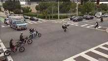 Video: Polizei nimmt Jugendliche fest, nachdem Gruppe mit Elektromotorrädern Straßen in Orlando blockiert