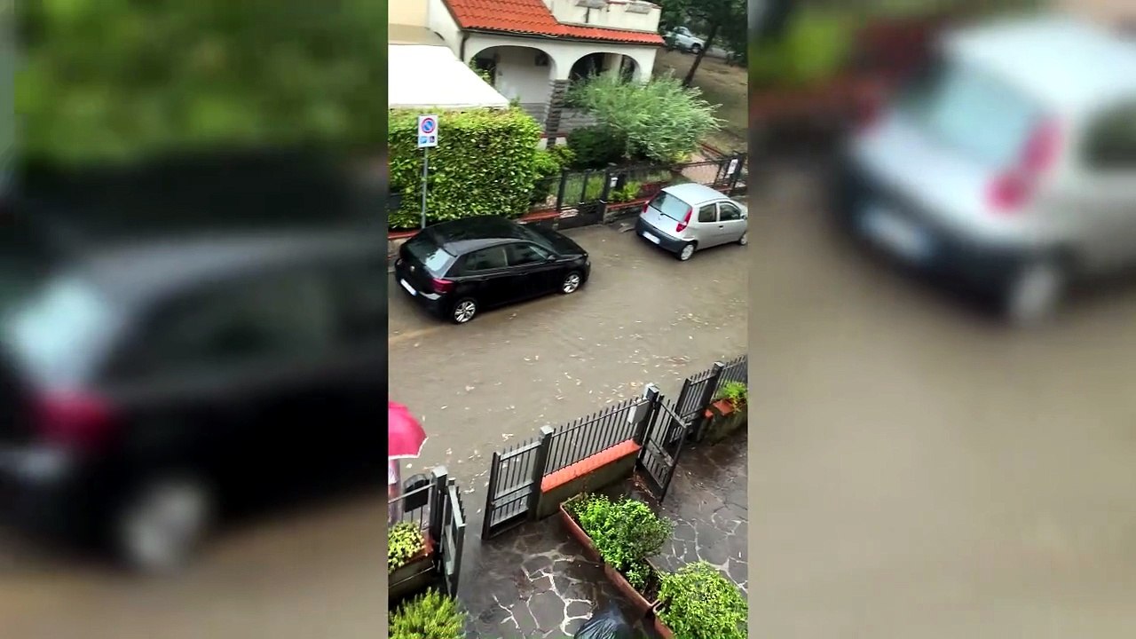 Prato, strade come fiumi a Mezzana: le immagini dopo il temporale