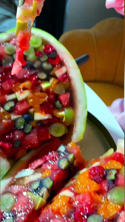 From burning pasta to creamy matcha: unusual food plating trends🍝