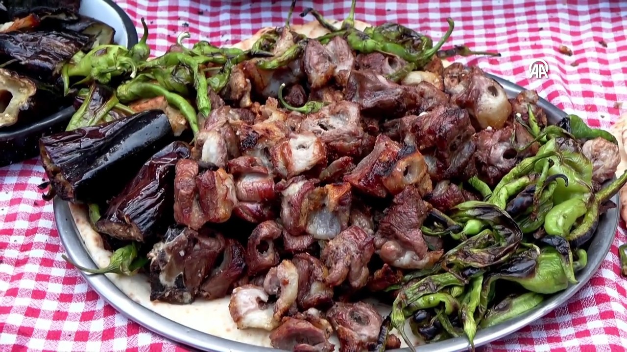 Fındık dallarında pişen, tek baharatlı Tokat lezzeti: Muhat kebabı