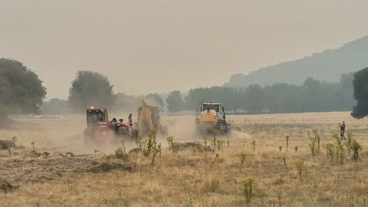 Cazadores y vecinos de Higuera de las Dueñas en Ávila solos ante el fuego: la UME se fue y evacuaron el pueblo