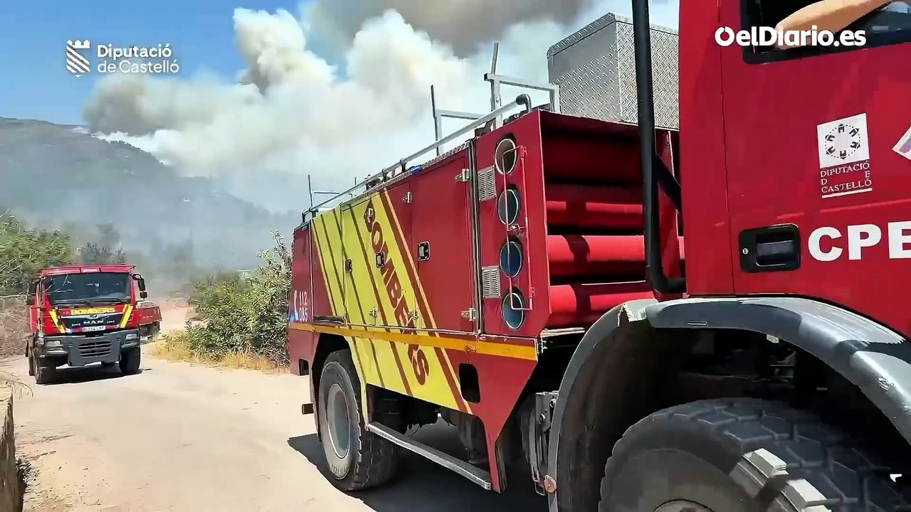 Bomberos de Castellón trabajan en el incendio de la Vall D'Uixó