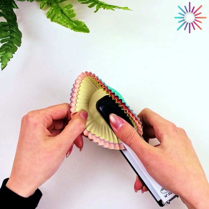 Create a colorful flower using cupcake cups! 🌺